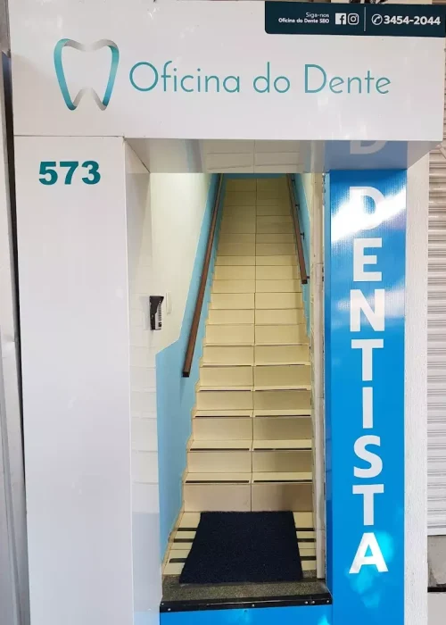 Clínica odontológica especializada em implantes dentários